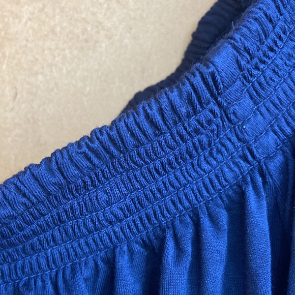 Chaps Navy cold shoulder top. 2X - Picture 4 of 8